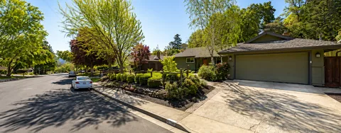 Hillsdale neighborhood in Pleasant Hill